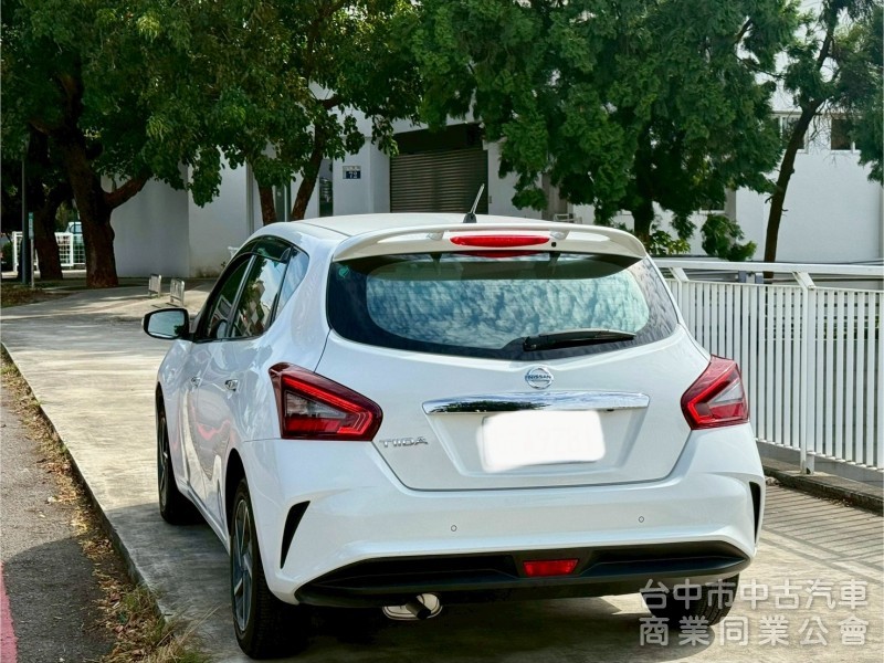 I-TIIDA 1.6 五門掀背 配備 ikey  摸門  定速   盲點偵測  影音系統