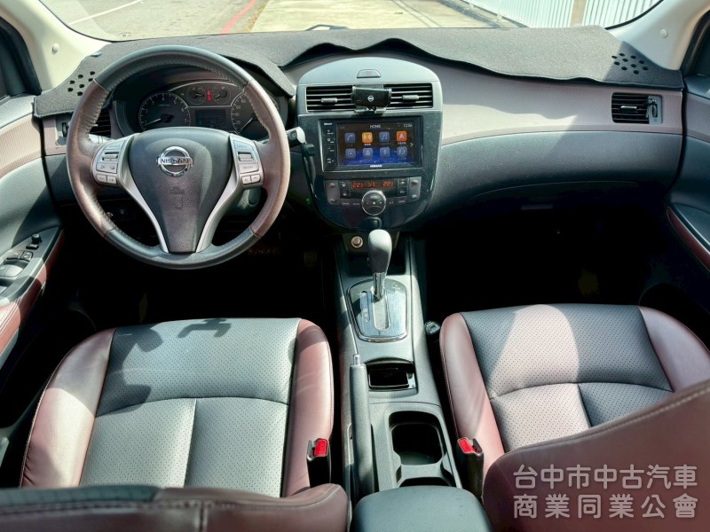 I-TIIDA 1.6 五門掀背 配備 ikey  摸門  定速   盲點偵測  影音系統