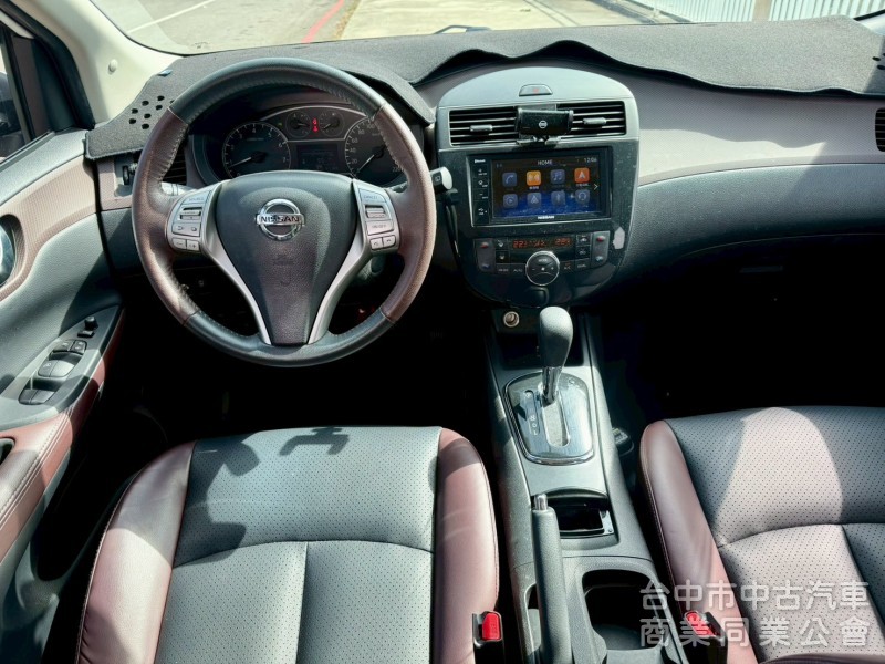 I-TIIDA 1.6 五門掀背 配備 ikey  摸門  定速   盲點偵測  影音系統