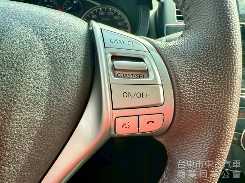 I-TIIDA 1.6 五門掀背 配備 ikey  摸門  定速   盲點偵測  影音系統