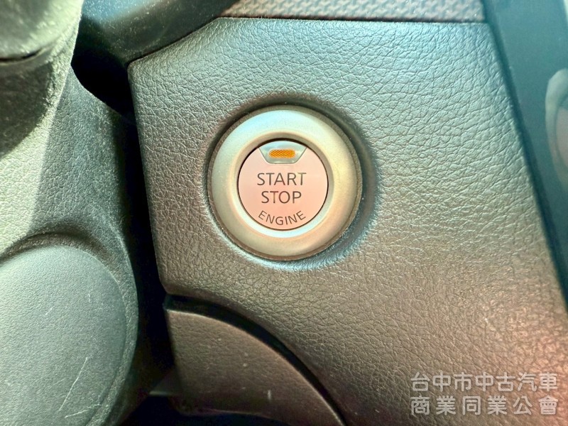 I-TIIDA 1.6 五門掀背 配備 ikey  摸門  定速   盲點偵測  影音系統