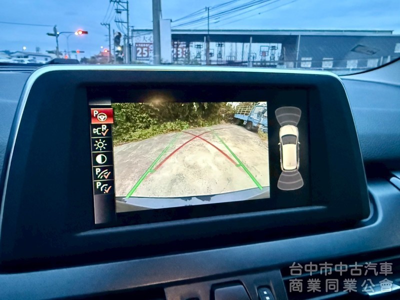 BMW 218D 五人座 柴油引擎 配備: ikey 摸門 定速 電動椅 倒車影像  後座出風口  