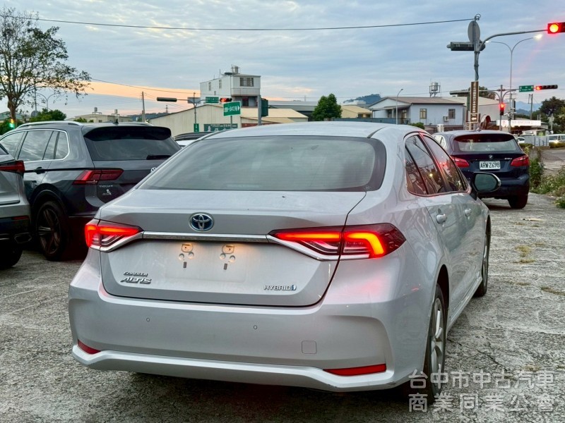 ALTIS 油電  配備 ikey 摸門  ACC跟車 摸門 盲點 車道偏移 恆溫 防滑 