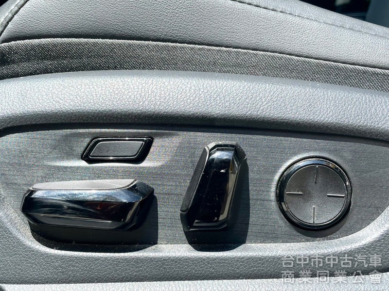 2018．Lexus．ES300h．淺棕色．原鈑件