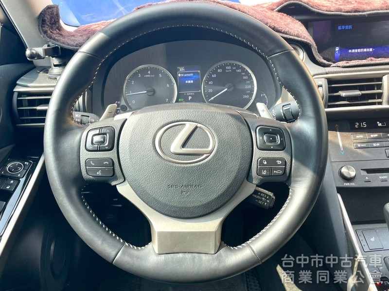2018．Lexus．IS300．淺棕色．原鈑件