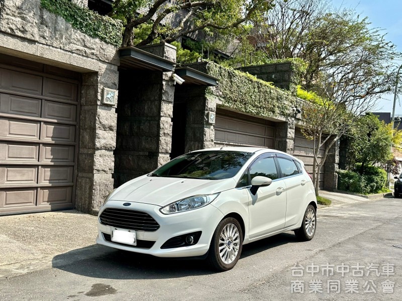 2014．Ford．Fiesta．白色．第三方認證