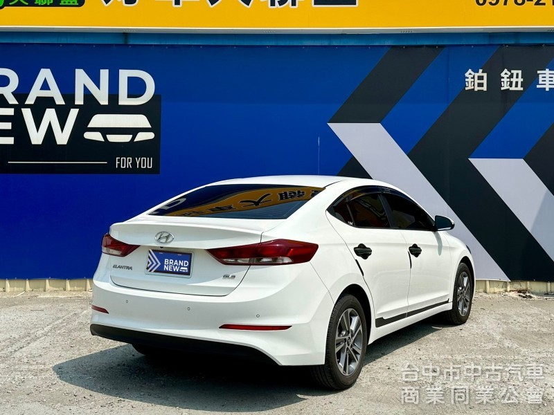 2016．Hyundai．Elantra．白色．第三方認證
