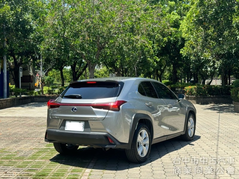 2021．Lexus．UX250h．鈦色