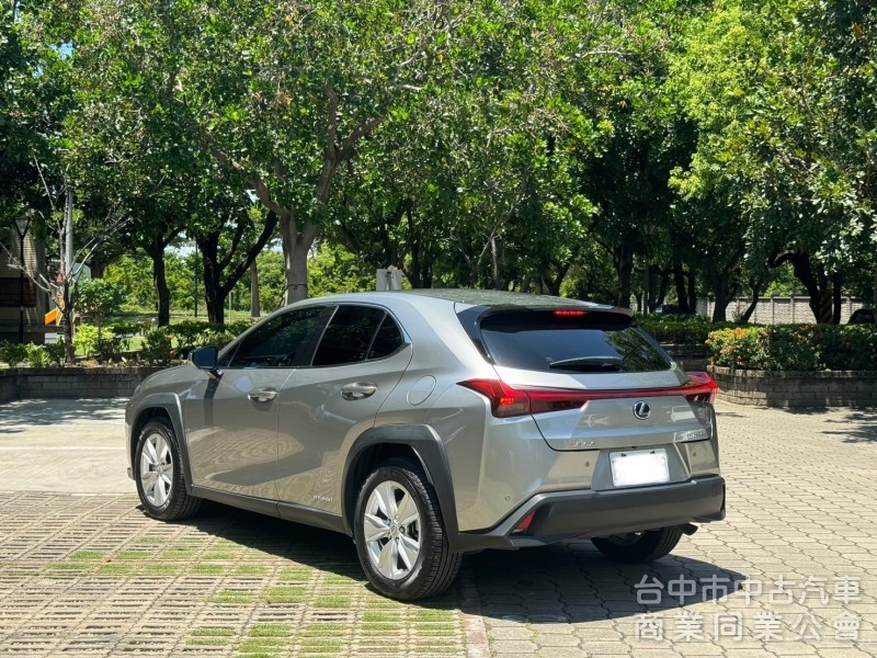 2021．Lexus．UX250h．鈦色