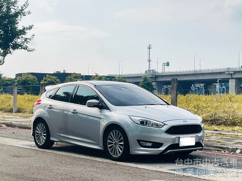 2018．Ford．Focus．銀色