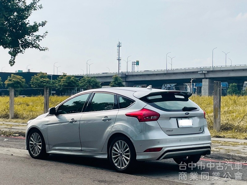 2018．Ford．Focus．銀色