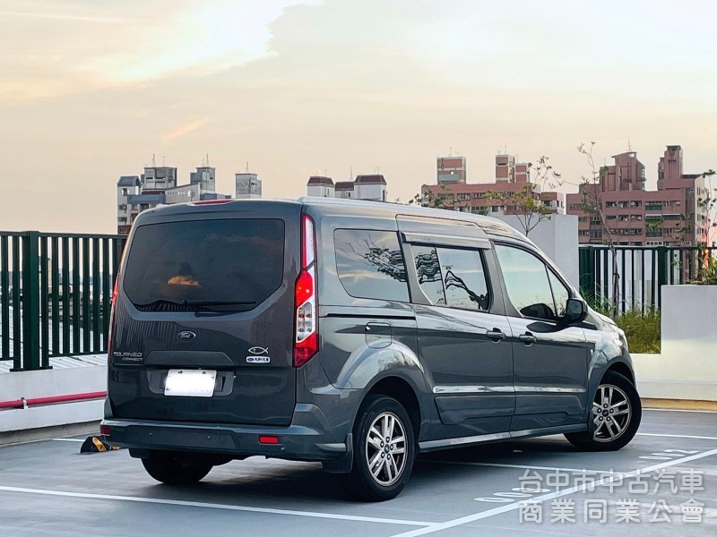 2020．Ford．Tourneo．灰色