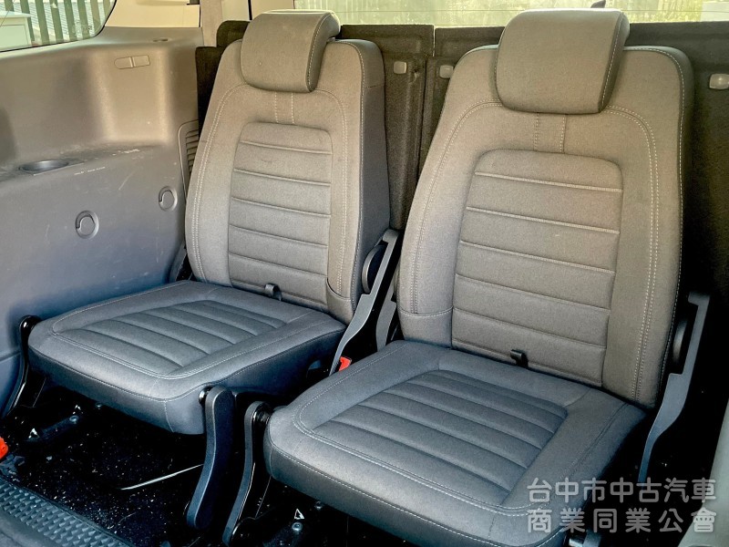 2020．Ford．Tourneo．灰色