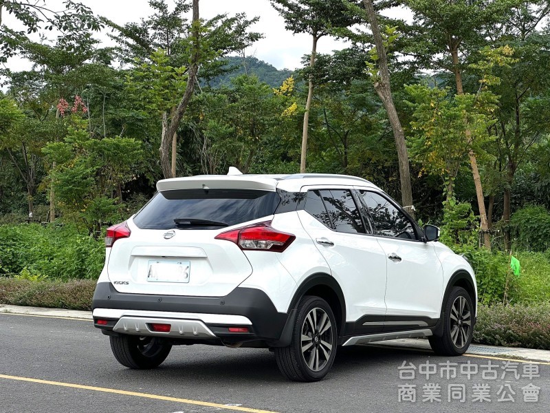 2018．Nissan．Kicks．白色