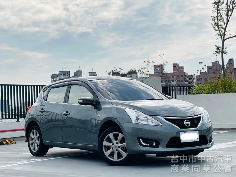 2014．Nissan．Tiida．灰色