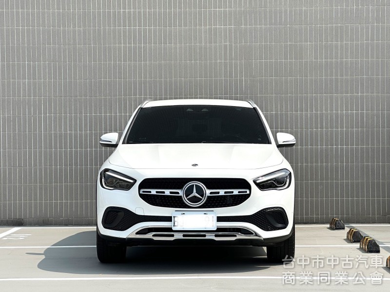 2021．Benz．GLA180．白色