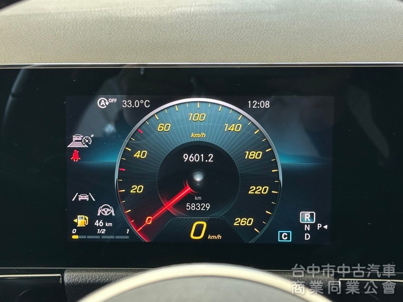 2021．Benz．GLA180．白色