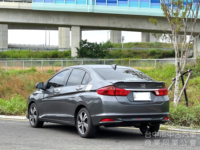 2017．Honda．City．灰色