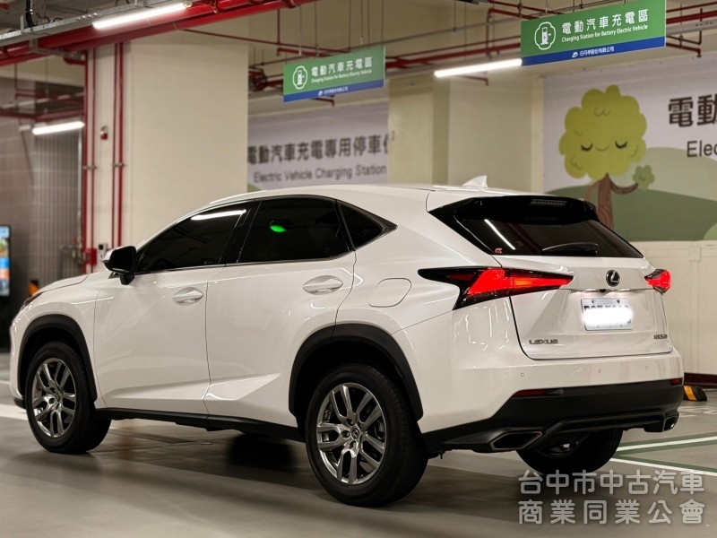 2019．Lexus．Nx300．白色