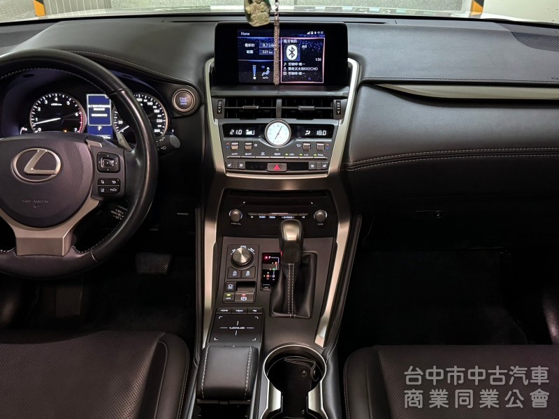 2019．Lexus．Nx300．白色