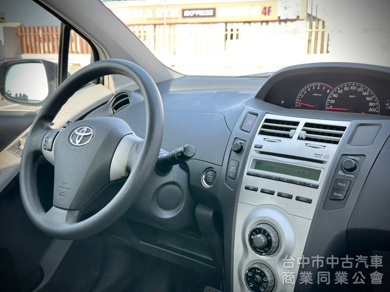 2006．Toyota．Yaris．灰色