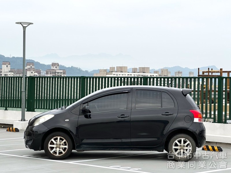 2012．Toyota．Yaris．黑色