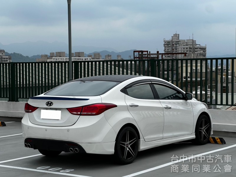 2013．Hyundai．Elantra