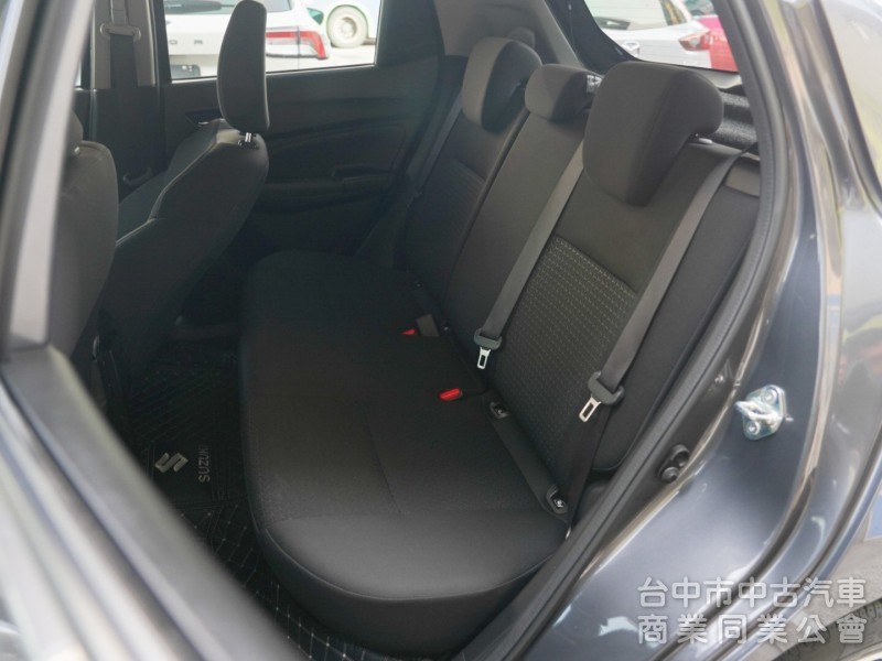 原廠鈑件 里程3萬多公里 Keyless免匙系統 立約擔保里程及車況 可全額貸