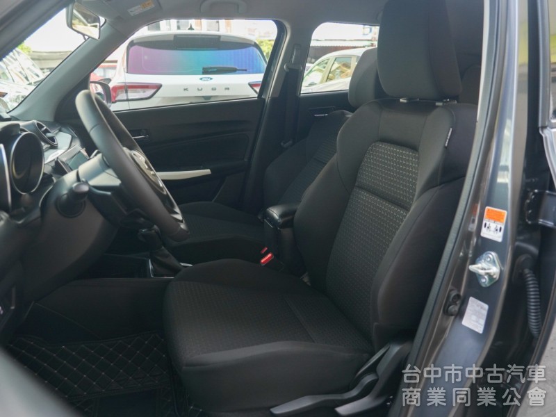 原廠鈑件 里程3萬多公里 Keyless免匙系統 立約擔保里程及車況 可全額貸