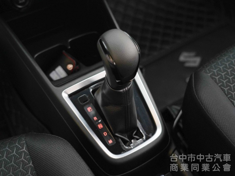 原廠鈑件 里程3萬多公里 Keyless免匙系統 立約擔保里程及車況 可全額貸