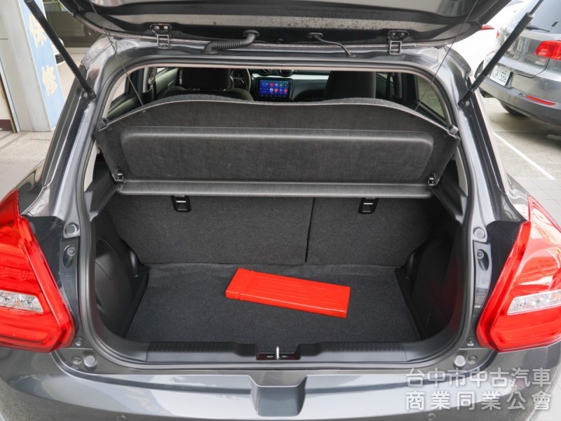 原廠鈑件 里程3萬多公里 Keyless免匙系統 立約擔保里程及車況 可全額貸
