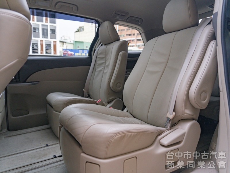 一手車里程保證 只跑8萬多公里 電動尾門雙電動滑門 全新安卓機(前後)螢幕