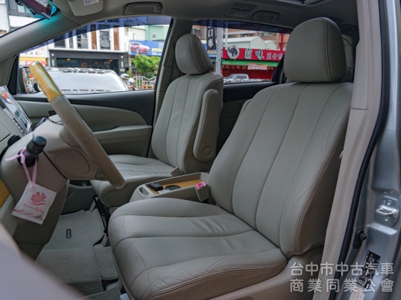 一手車里程保證 只跑8萬多公里 電動尾門雙電動滑門 全新安卓機(前後)螢幕