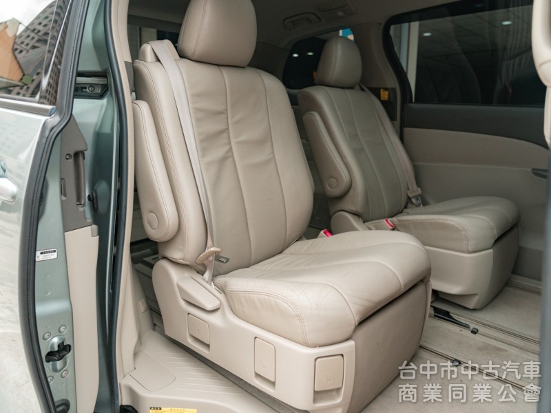 一手車里程保證 只跑8萬多公里 電動尾門雙電動滑門 全新安卓機(前後)螢幕