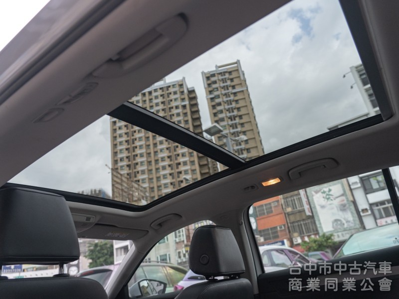 Superb Combi 全景天窗 HID氙氣頭燈 MIB多媒體資訊娛樂系統 可全額貸款