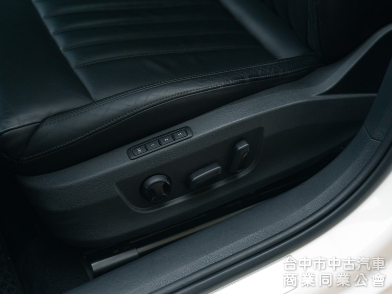 Superb Combi 全景天窗 HID氙氣頭燈 MIB多媒體資訊娛樂系統 可全額貸款