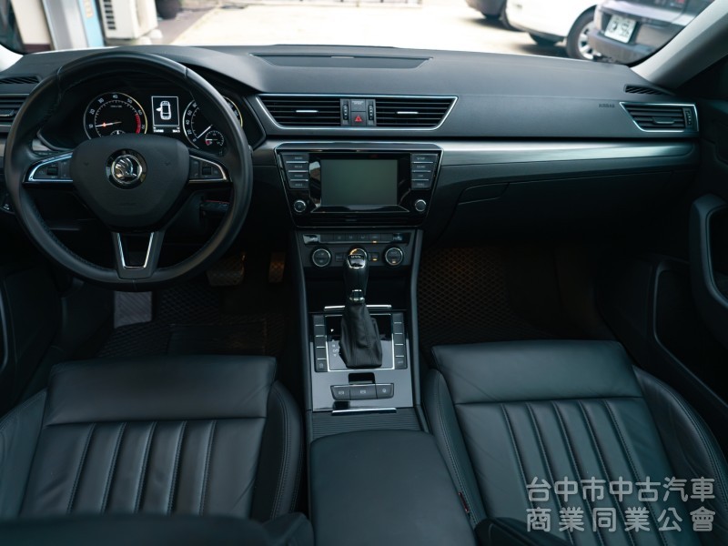 Superb Combi 全景天窗 HID氙氣頭燈 MIB多媒體資訊娛樂系統 可全額貸款