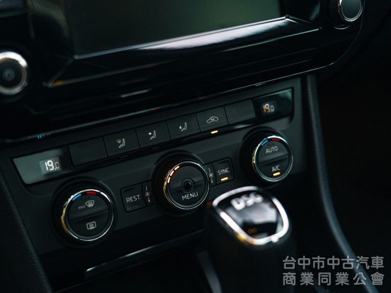 Superb Combi 全景天窗 HID氙氣頭燈 MIB多媒體資訊娛樂系統 可全額貸款