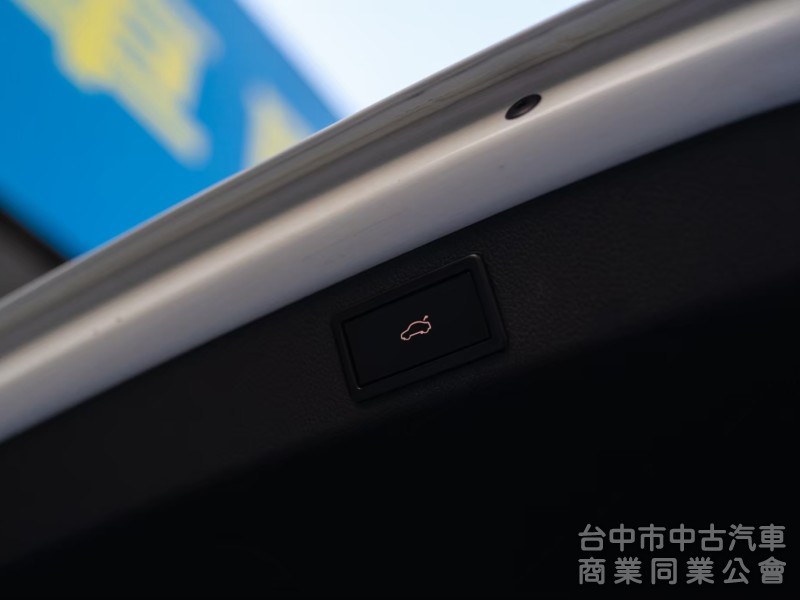 Superb Combi 全景天窗 HID氙氣頭燈 MIB多媒體資訊娛樂系統 可全額貸款