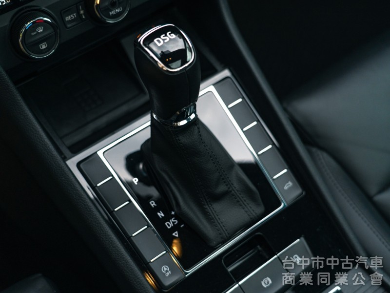Superb Combi 全景天窗 HID氙氣頭燈 MIB多媒體資訊娛樂系統 可全額貸款