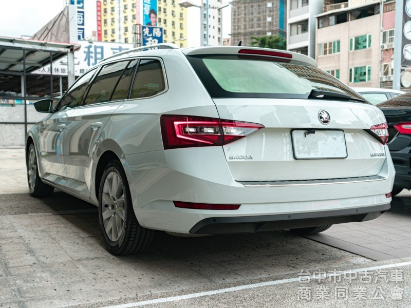 Superb Combi 全景天窗 HID氙氣頭燈 MIB多媒體資訊娛樂系統 可全額貸款