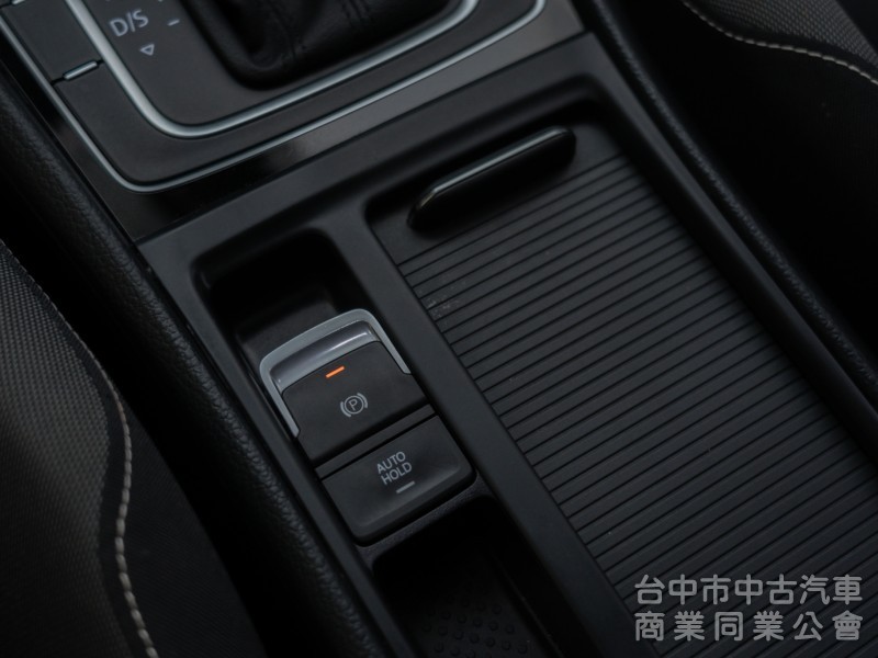 輕化鋁圈 全車原鈑件 HID氙氣頭燈 定速巡航 倒車圖像輔助 可全額貸