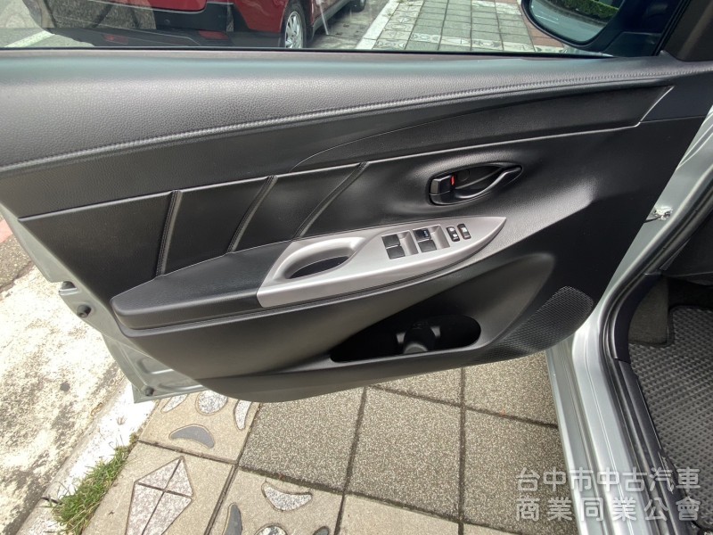 2018年式 TOYOTA  YARIS  1.5cc 豪華+版   I-KEY  影音螢幕 省油 空間大 熱門掀背車款
