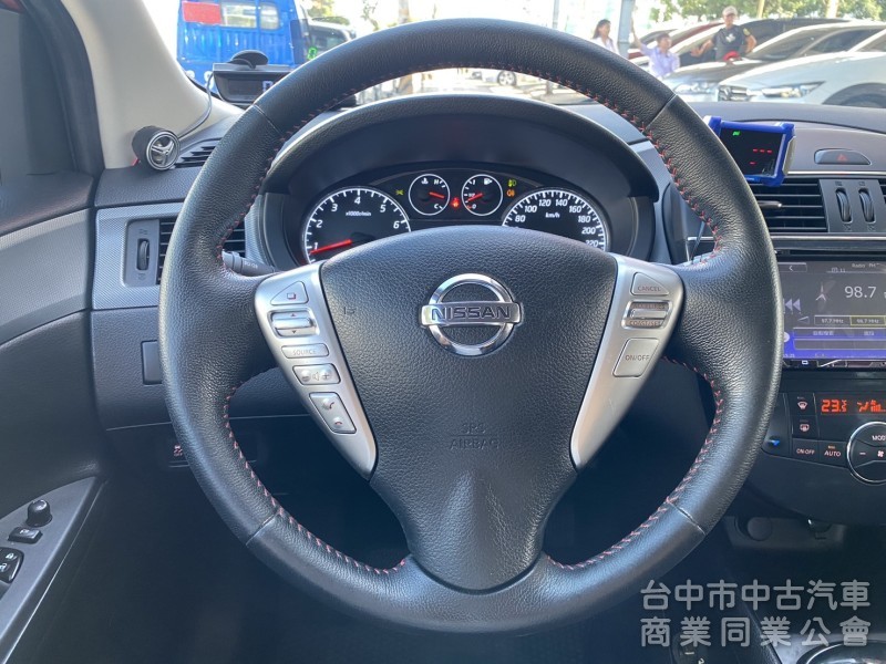 2014年 Nissan Tiida 5D Turbo 1.6 原鈑件 恆溫 I-key 導航 社會新鮮人優質的代步首選