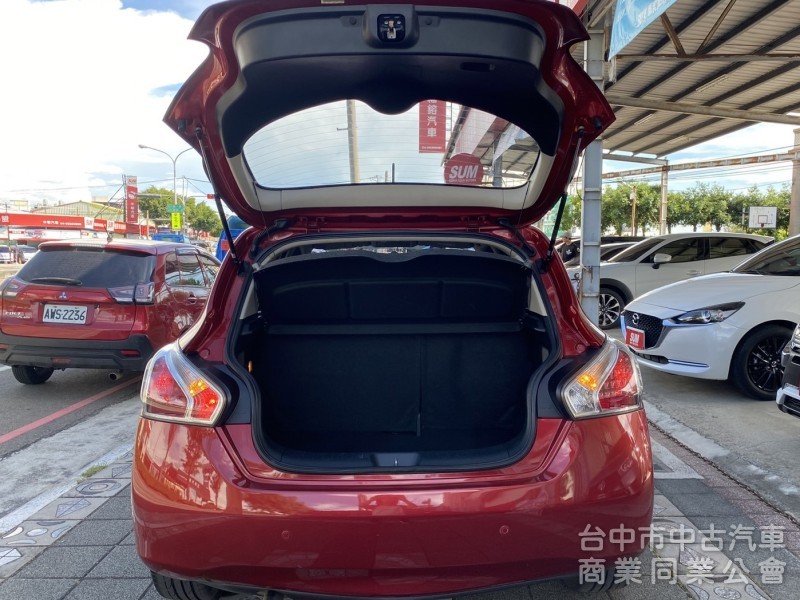 2014年 Nissan Tiida 5D Turbo 1.6 原鈑件 恆溫 I-key 導航 社會新鮮人優質的代步首選