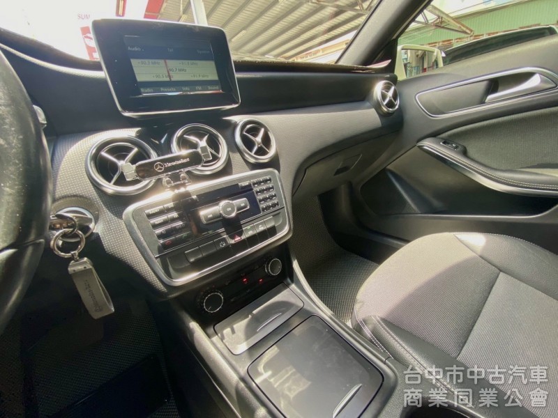 2015年式 M-Benz  A180 1.6  小鋼砲 一手女用車 渦輪引擎 電動座椅 恆溫 入手歐系五門小車最佳首選