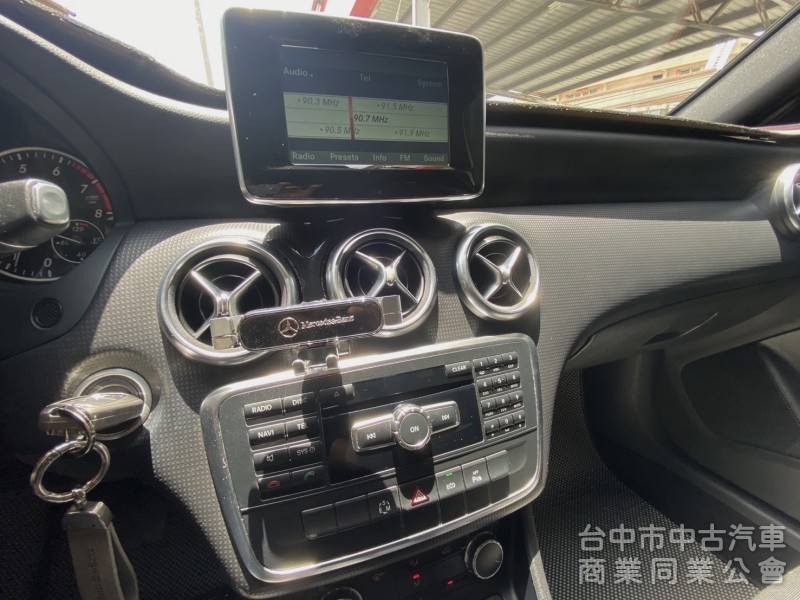 2015年式 M-Benz  A180 1.6  小鋼砲 一手女用車 渦輪引擎 電動座椅 恆溫 入手歐系五門小車最佳首選