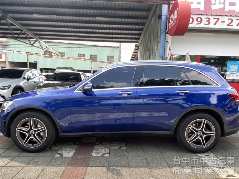 2021年式 M-BENZ GLC300 AMG 4MATIC 2.0 總代理 輕油電 僅跑5萬公里 最暢銷德系休旅車