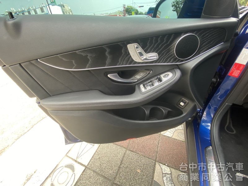 2021年式 M-BENZ GLC300 AMG 4MATIC 2.0 總代理 輕油電 僅跑5萬公里 最暢銷德系休旅車