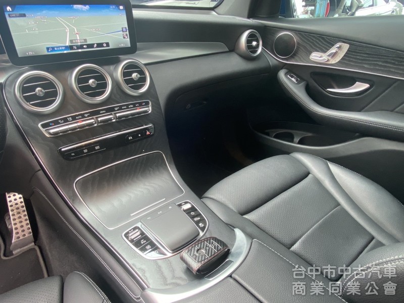 2021年式 M-BENZ GLC300 AMG 4MATIC 2.0 總代理 輕油電 僅跑5萬公里 最暢銷德系休旅車